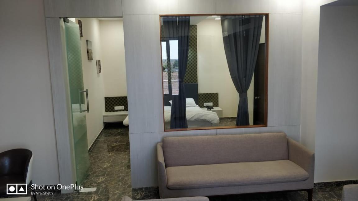 Vadpadraka Hotel And Resort Vadodara Extérieur photo