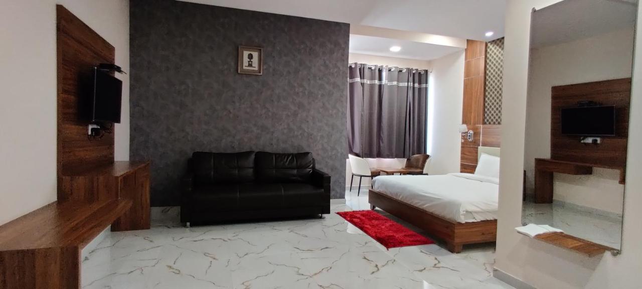 Vadpadraka Hotel And Resort Vadodara Extérieur photo