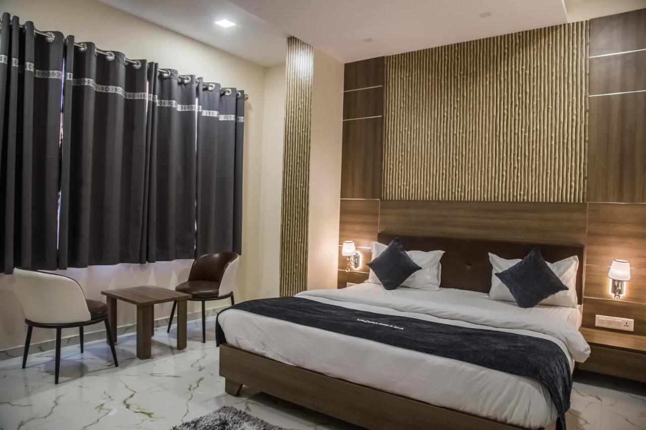 Vadpadraka Hotel And Resort Vadodara Extérieur photo
