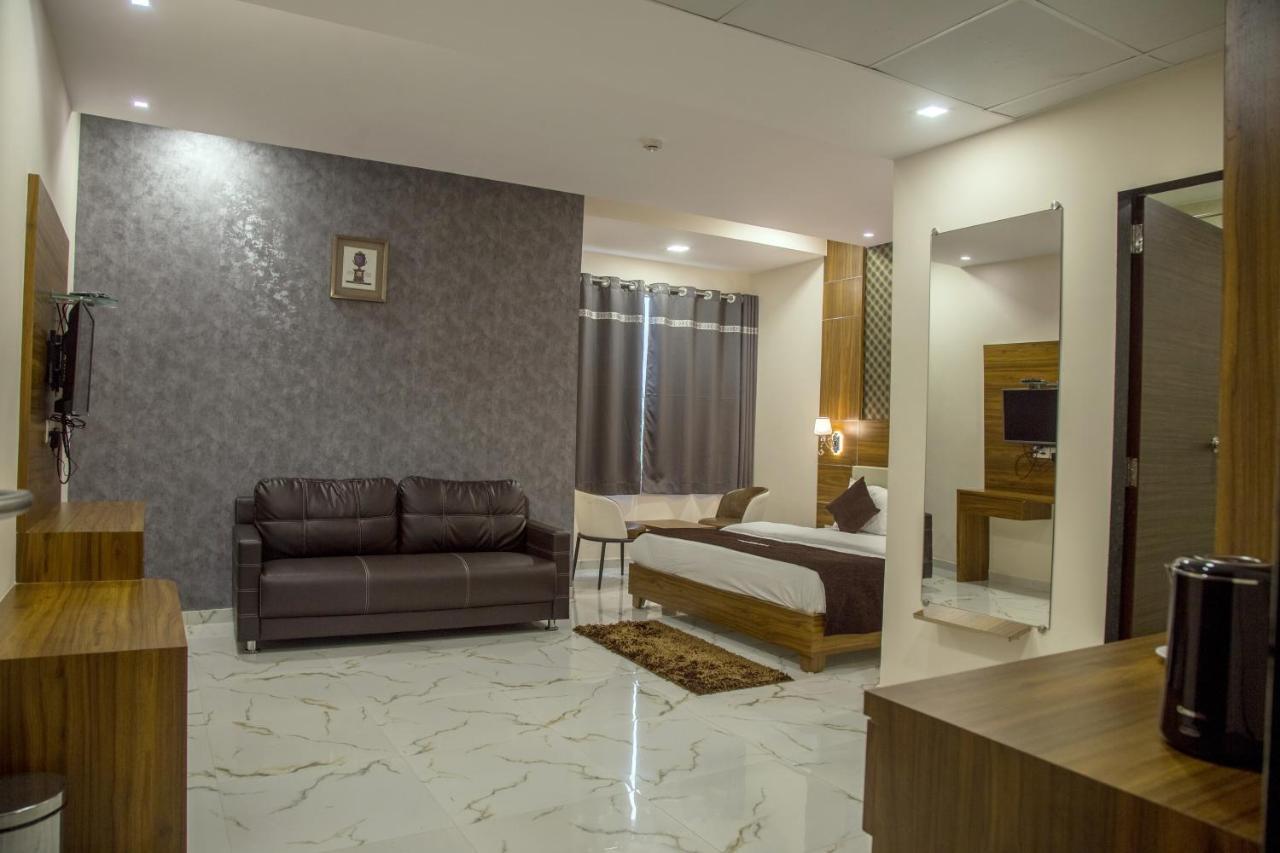 Vadpadraka Hotel And Resort Vadodara Extérieur photo