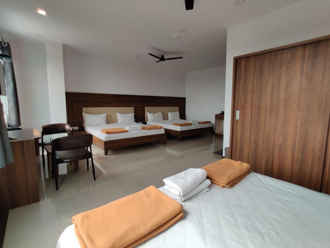 Vadpadraka Hotel And Resort Vadodara Extérieur photo