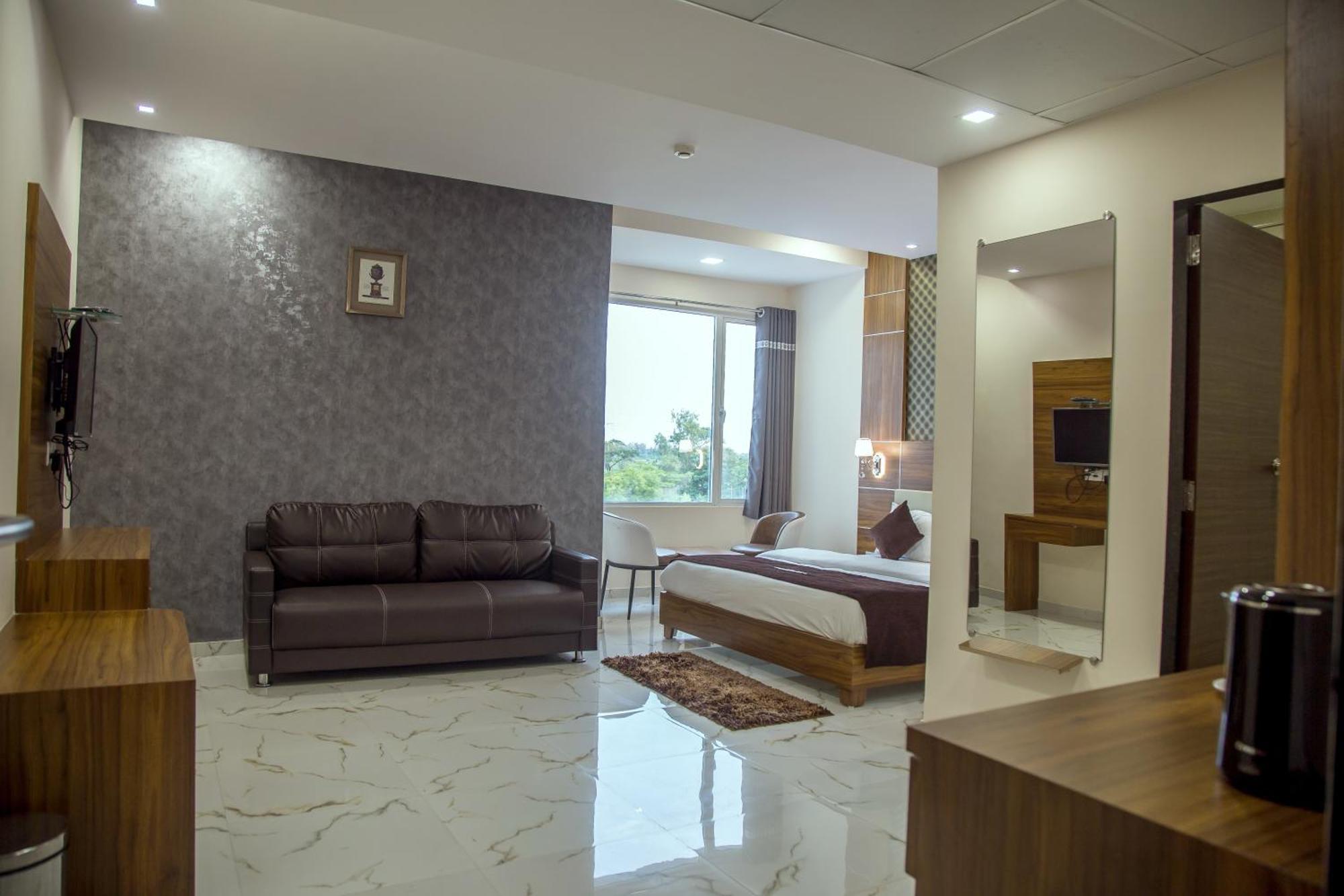 Vadpadraka Hotel And Resort Vadodara Extérieur photo