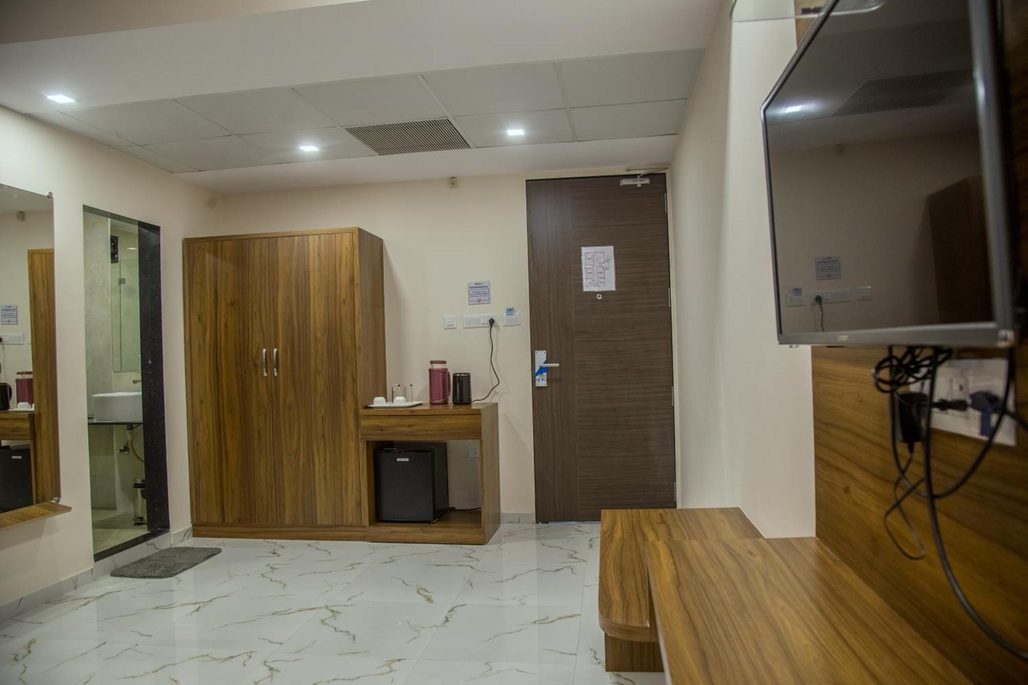Vadpadraka Hotel And Resort Vadodara Extérieur photo